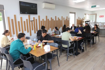 Kepez Belediyesi öğrenci kent lokantası, 4 çeşit yemeğiyle öğrencilerin gözdesi oldu
