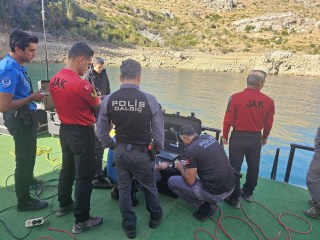 Manavgat Oymapınar Baraj Gölü’nde kaybolan İrlandalı turist dron ve su altı robotuyla aranıyor